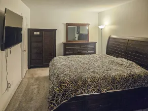 Escondido Urban Stay - Stylish 2BR Apartment - Image 5