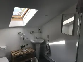 Superb Self contained 2 bedroom apartment - Image 2