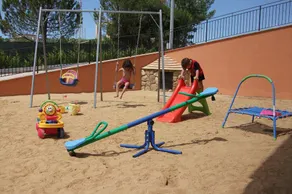Villa Gioiosa 5 bedroom villa with fenced pool, Air-con,Wi-Fi, BBQ, 3min to town - Image 2