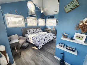 Endless Sunsets- 1BR Waterfront with Private Dock & Screened Porch - Image 5