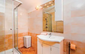 Gorgeous home in Reburici - Image 4