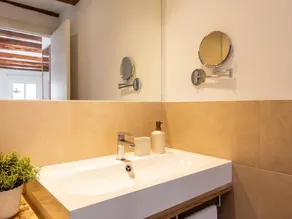 Penthouse med privat terrasse, godt forbundet, med gratis wifi, ideel til par - Image 2