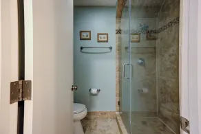 Denne villa med 2 soveværelser og 2 badeværelser er placeret på 3. sal i den smukke Palmetto Dune - Image 3