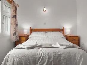 2 bedroom accommodation in Minehead - Image 3