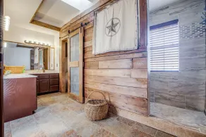 Texas Farmhouse on 10 Acres with  private Pool and Hot Tub Spa - Image 3