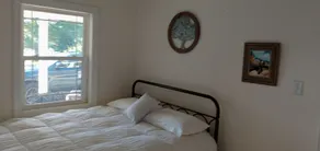 Quaint Abingdon Cottage Downtown 420 East Valley Street - Image 4