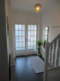 Large 4 bedroom house -perfect for contractors. - Image 3