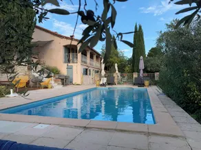 Incantevole villa con bellissimo giardino alberato e splendida vista a 300 m dal villaggio. - Image 2