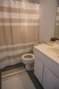 Centrally located, spacious, fully equipped townhome. Dog Friendly! - Image 5
