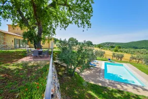 House with private pool & fenced garden 3km from Montecchio. Very quiet area - Image 3