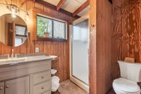 Cozy Lakefront Chalet - On A Large Lake - Private Dock w/Boats - Image 4