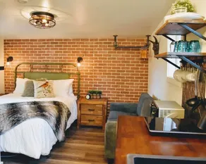 Tiny cottage with kitchenette - Image 3