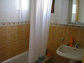 Family friendly apartment complex close to amenities and sea. - Image 2