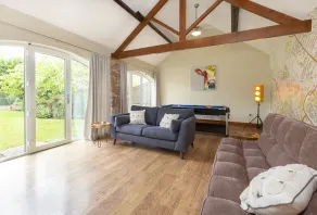 Creamery Cottage with Games room and Free Parking - Image 1