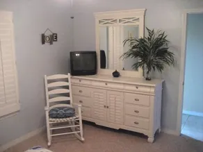 Direct Gulf View,  Designer Decor! Steps to sand. Sleeps 6. - Image 2