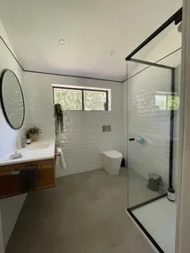 River front retreat in a quiet court only walking distance from cafes and Pub - Image 2