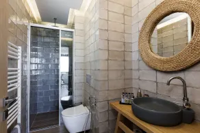 Offering Full Privacy, Heated Pool, Scenic sea Views and Great Location - Image 4