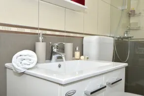 PALM BEACH Appartement 3-luxe avec vue sur la mer pour 4 + 2 personnes, à 10m de la plage de galets - Image 5