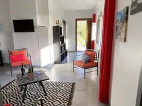 frodige grønne områder, moderne t3, pool, fantastisk udsigt, privat parkeringsplads have. - Image 2
