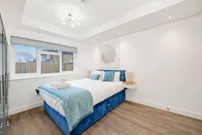 Bright and stylish 1 bedroom flat, great location! - Image 5