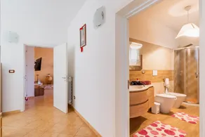 Apartamento 'La Casetta Di Asia' con terraza privada y aire acondicionado - Image 4