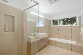 Amazing views, Modern Beach House in great location close to beach. - Image 4