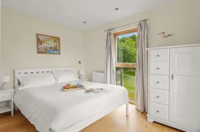 Perfect pet friendly bolthole, with balconies from front and rear bedrooms and private roof terrace - Image 5