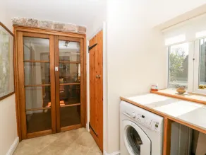 THE POUND, pet friendly, with a garden in Trellech - Image 2