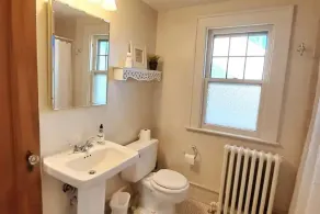 Entire home in quaint neighborhood -walk to restaurants and close to everything! - Image 4
