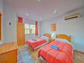 Lovely apartment for 5 people with WIFI, pool, A/C, TV, terrace and pets allowed - Image 4