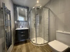25 Breakwaters - Beach Hut is Included with this Pet Friendly Lux Apartment with Balcony, Stunning Sea Views over to Culver Cliffs & Free Parking - Image 3