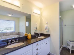 Hatteras Escape, Hot Tub, Elevator, One Min to Beach - Image 3