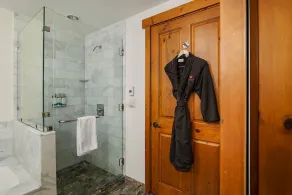 Stunning Studio - Top Floor Views! - Ski in/out - Image 4