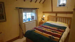 Charming 17th Century 2-bed Cottage in Medmenham - Image 4