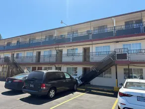Golden Knight Motel - Image 2