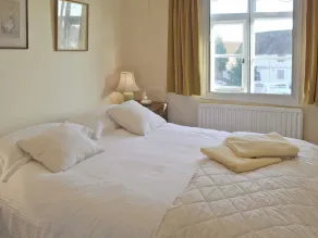 3 bedroom accommodation in Lavenham - Image 5