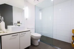 Kensington petite apartment w/direct street access - Image 2