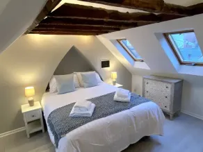 Minutes from Whitstable beach and high street. Sleeps up to 6 - Image 4