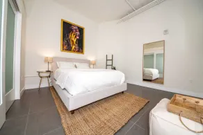 One of a kind! AMAZING downtown 1-BR luxury condo BEST location - Image 4
