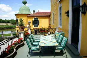 Castle, large park with pool, tennis court, horses, near Vienna and Wach wine re - Image 3