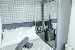 Stylish Two Bedroom Apartment With Free Parking! - Image 4