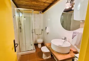 Korta vistelser, flexibelt! Ombyggd gård med privat pool, perfekt för grupper. - Image 4