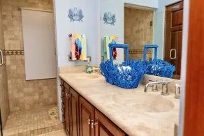 Charming Colorful Beautiful Home with Private Pool close to beaches! - Image 3