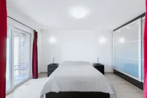 Sunny apartment with private deck, Bay view - Image 4