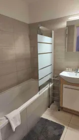 Central Warsaw Apartment with Pool & Sauna - Image 2
