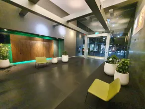 Harbour Escape Apartments Docklands - Image 3