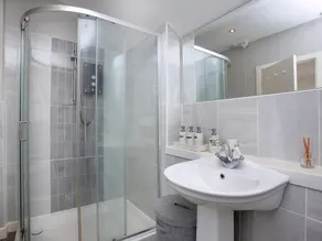 1 bedroom accommodation in Newton Abbot - Image 5