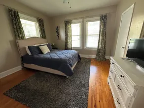 15 Min from CLT Airport! Spacious & Renovated! - Image 4