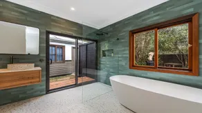 Pearl Beach Quarterdeck - Image 2