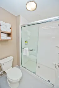Suite climatisée avec piscine et accès au gymnase | Petit déjeuner gratuit! - Image 4